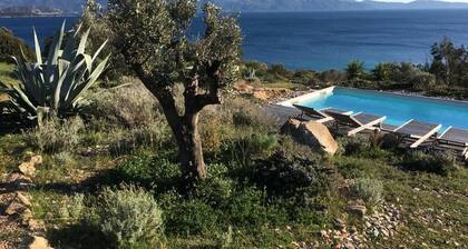 VILLA, EXCEPTIONAL LOCATION AND VIEW-PRIVATE HEATED POOL