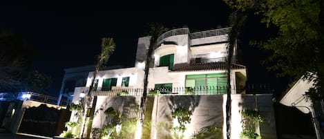 Façana frontal de l'allotjament