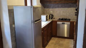 Réfrigérateur, micro-ondes, lave-vaisselle