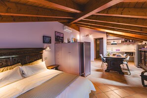 Luxury Studio | 1 bedroom, premium bedding, down comforters, memory foam beds