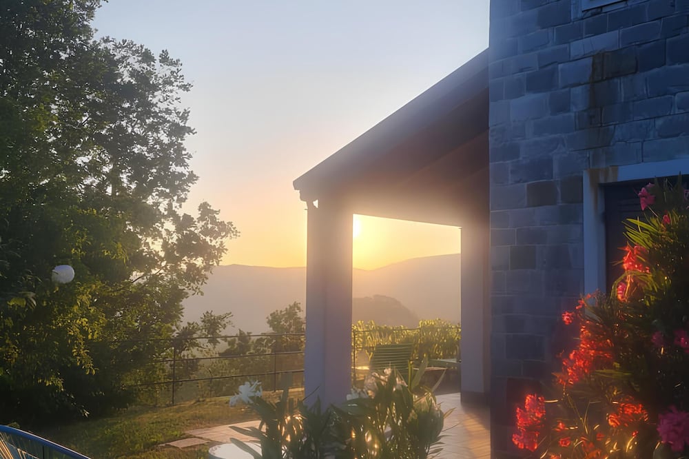 Il Laghello Wood House