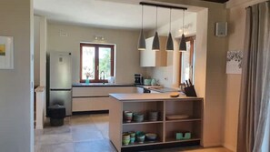 Kühlschrank, Ofen, Herdplatte, Geschirrspüler