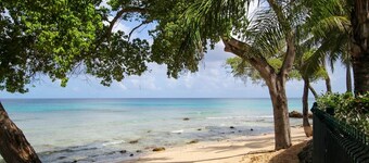 海濱豪華現代2臥室公寓附游泳池由BSL Rentals提供