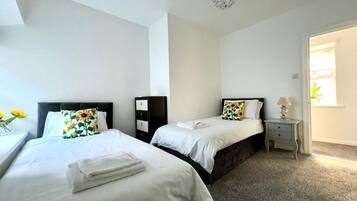 2 bedrooms, iron/ironing board, free WiFi, bed sheets