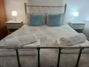 2 dormitorios, tabla de planchar con plancha, wifi gratis y ropa de cama