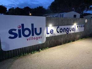 المنطقة المحيطة بالمنشأة