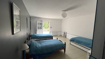 4 bedrooms, iron/ironing board, free WiFi, bed sheets