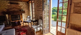 3 double bed house - unspoilt valley views & 10 minutes walk to town