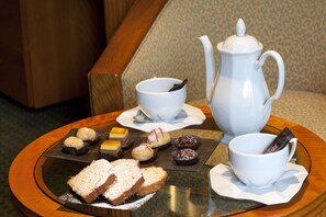 Tägliches großes Frühstück (16 EUR pro Person)