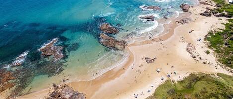 Una playa cerca