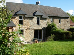 Exterior - 3* Les Maisons des Halles (Cerisy-la-Forêt)
