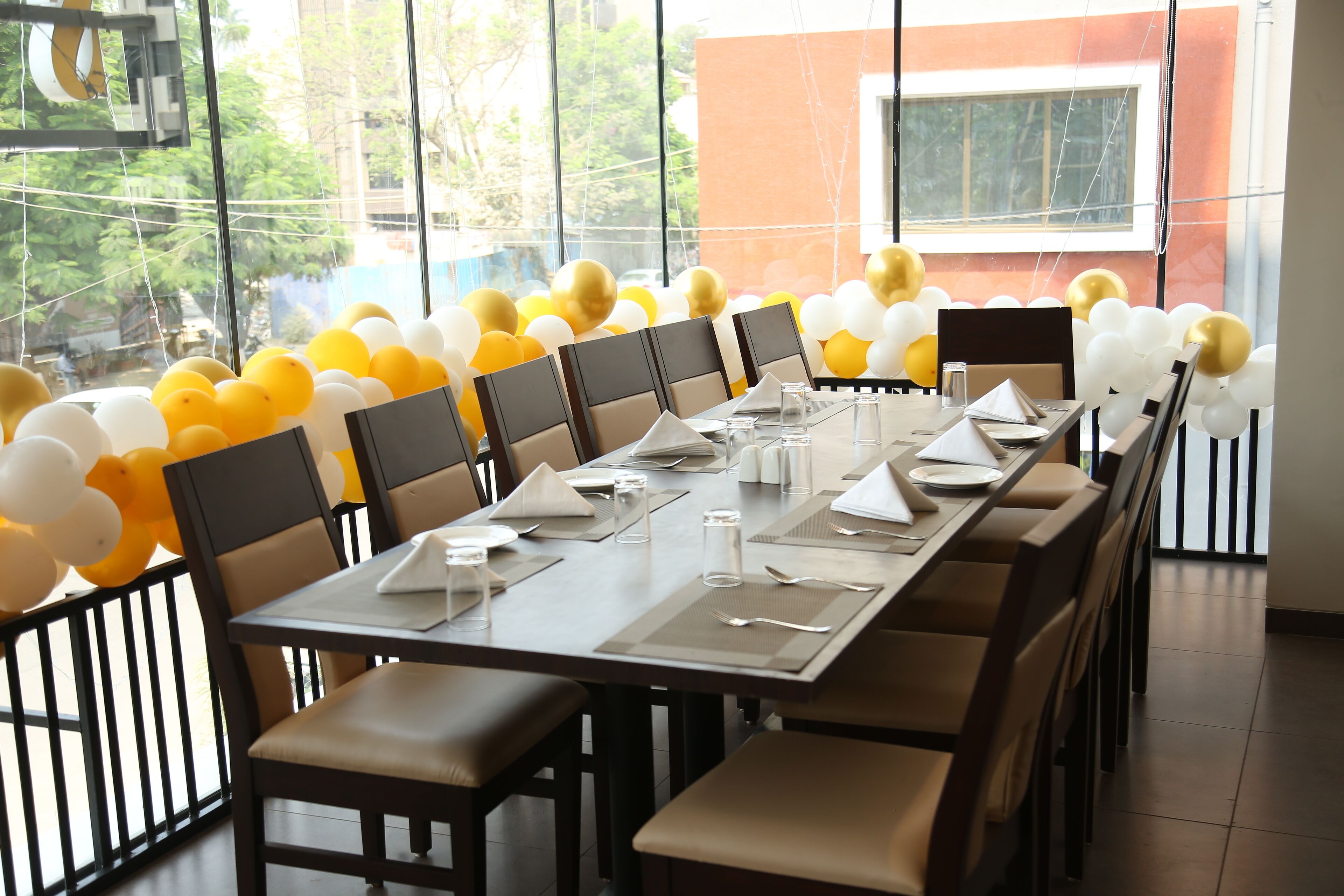 每日供应欧陆式早餐（每人 INR 250）