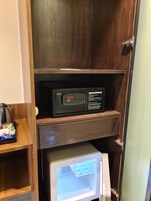 Executive Room | Egyptian cotton sheets, premium bedding, in-room safe