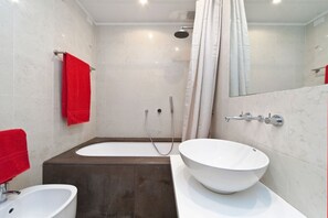 Hair dryer, bidet, towels, soap - Guglie Luxury Apartment (Venezia)