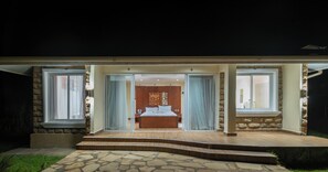 Deluxe Double Room | In-room safe, laptop workspace, free WiFi, bed sheets - Lake Elementaita Mountain Lodge (Nakuru)
