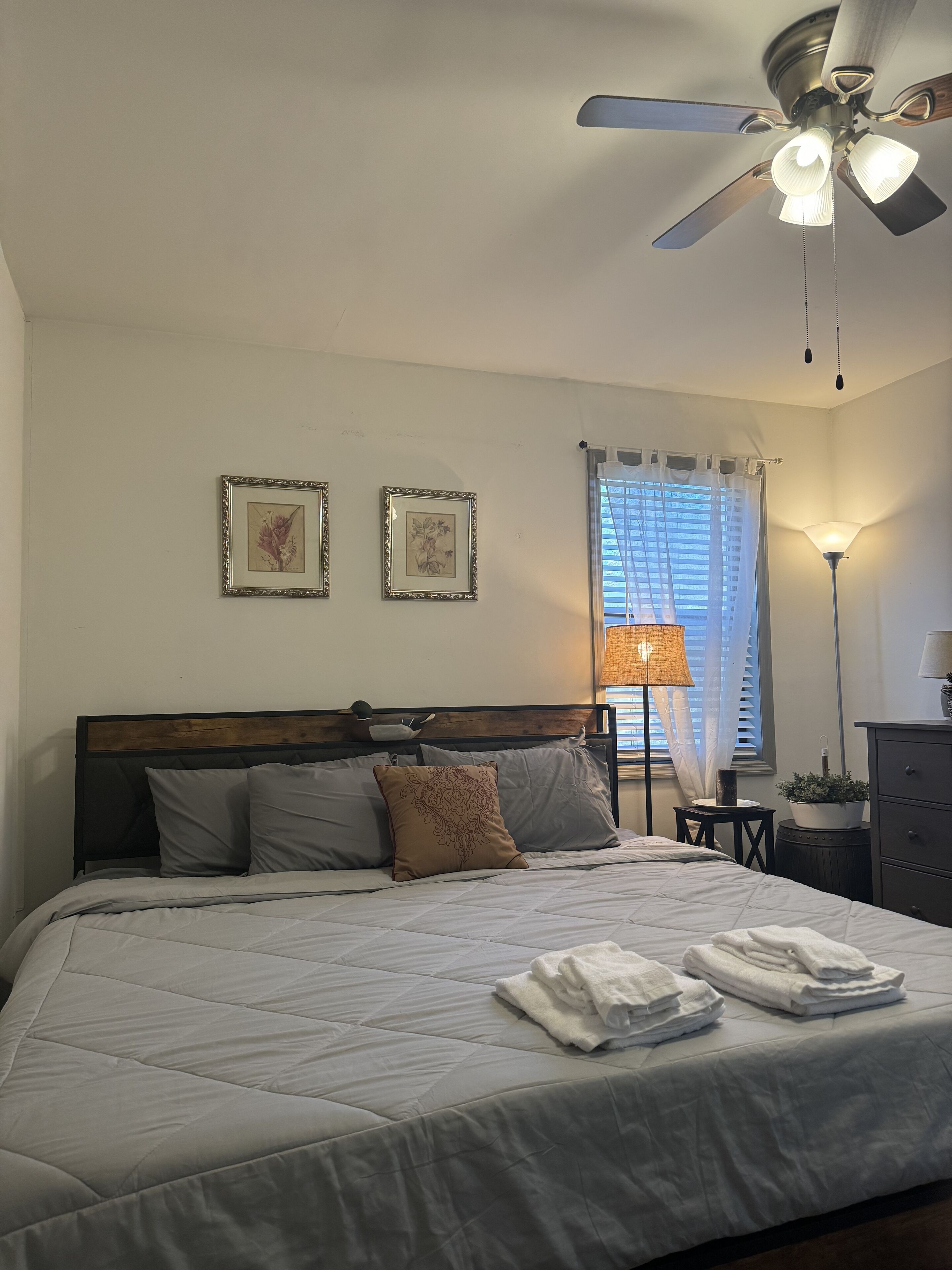 3 bedrooms, desk, iron/ironing board, WiFi