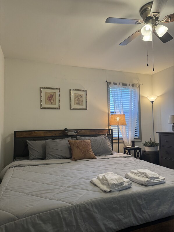 3 Schlafzimmer, Schreibtisch, Bügeleisen/Bügelbrett, WLAN