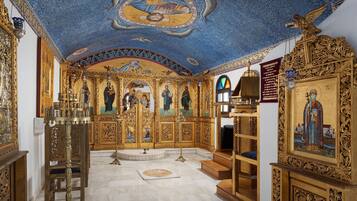 7 bedrooms, Egyptian cotton sheets, premium bedding, pillow-top beds