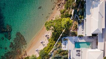 7 bedrooms, Egyptian cotton sheets, premium bedding, pillow-top beds