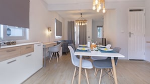 Fridge, microwave, oven, stovetop - AMIS Apartments (Cap Malheureux)