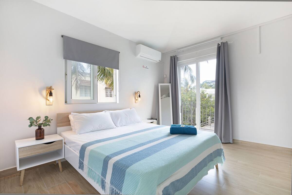 2 bedrooms, premium bedding, in-room safe, free WiFi