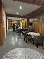 39-inch Smart TV with satellite channels, TV