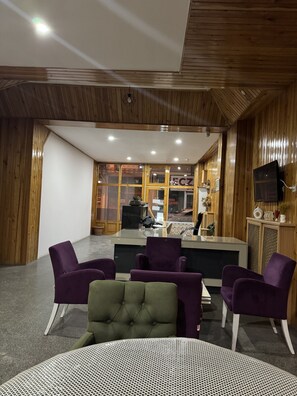 TV connectée de 39 pouces avec chaînes par satellite, télévision