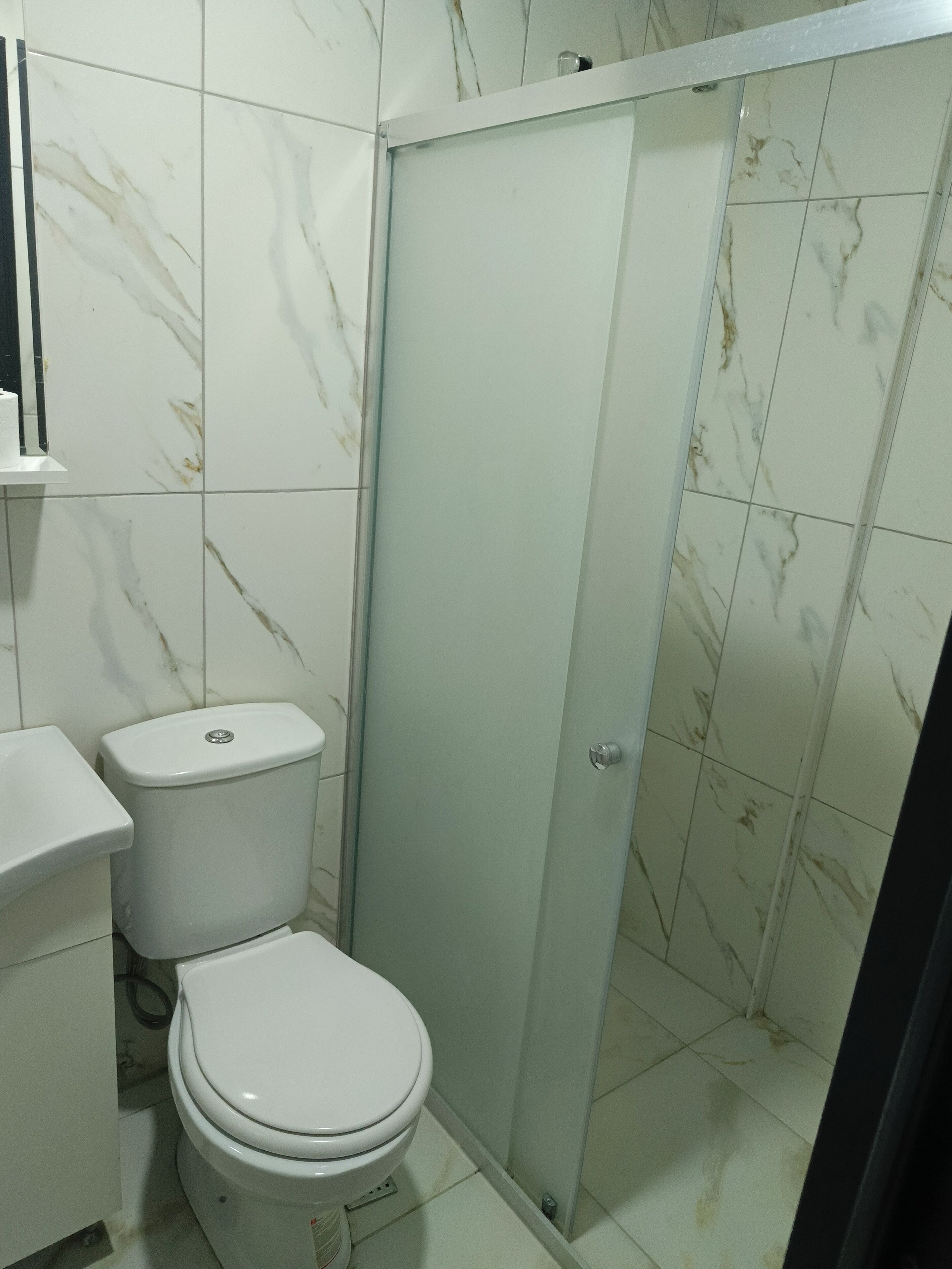 Standard Room | Bathroom | Slippers, towels, soap, shampoo