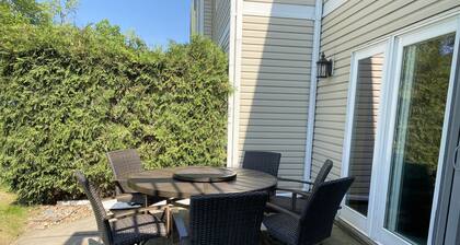 Spacious 4BD 3Bth townhouse on the peninsula!