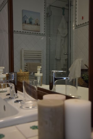 Exclusive-Zimmer | Badezimmer | Dusche, Regendusche, Haartrockner, Bidet