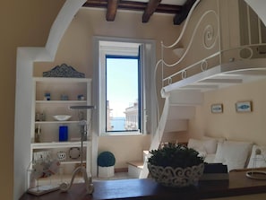 40–tuumainen taulutelevisio, jossa digitaalikanavat