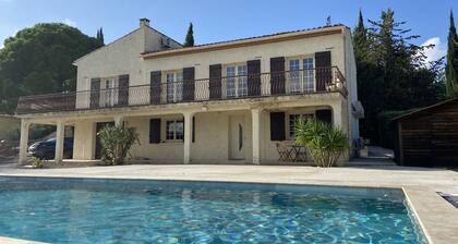 VILLA BETWEEN LAND AND SEA