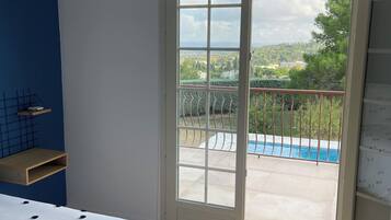 7 habitaciones, tabla de planchar con plancha, cuna de viaje y wifi