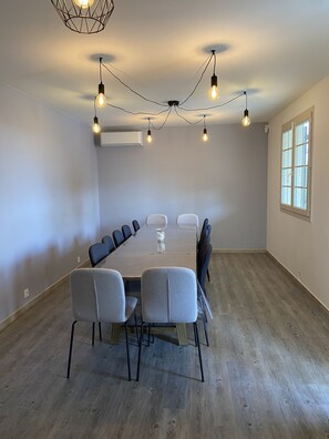 Meeting facility