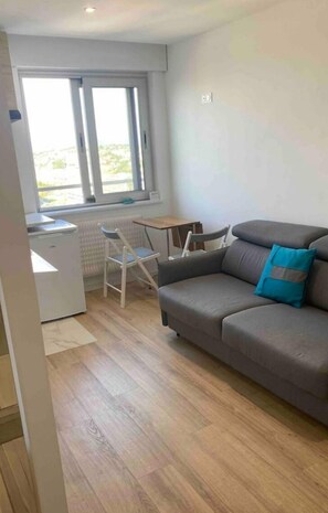 Télévision à écran plat