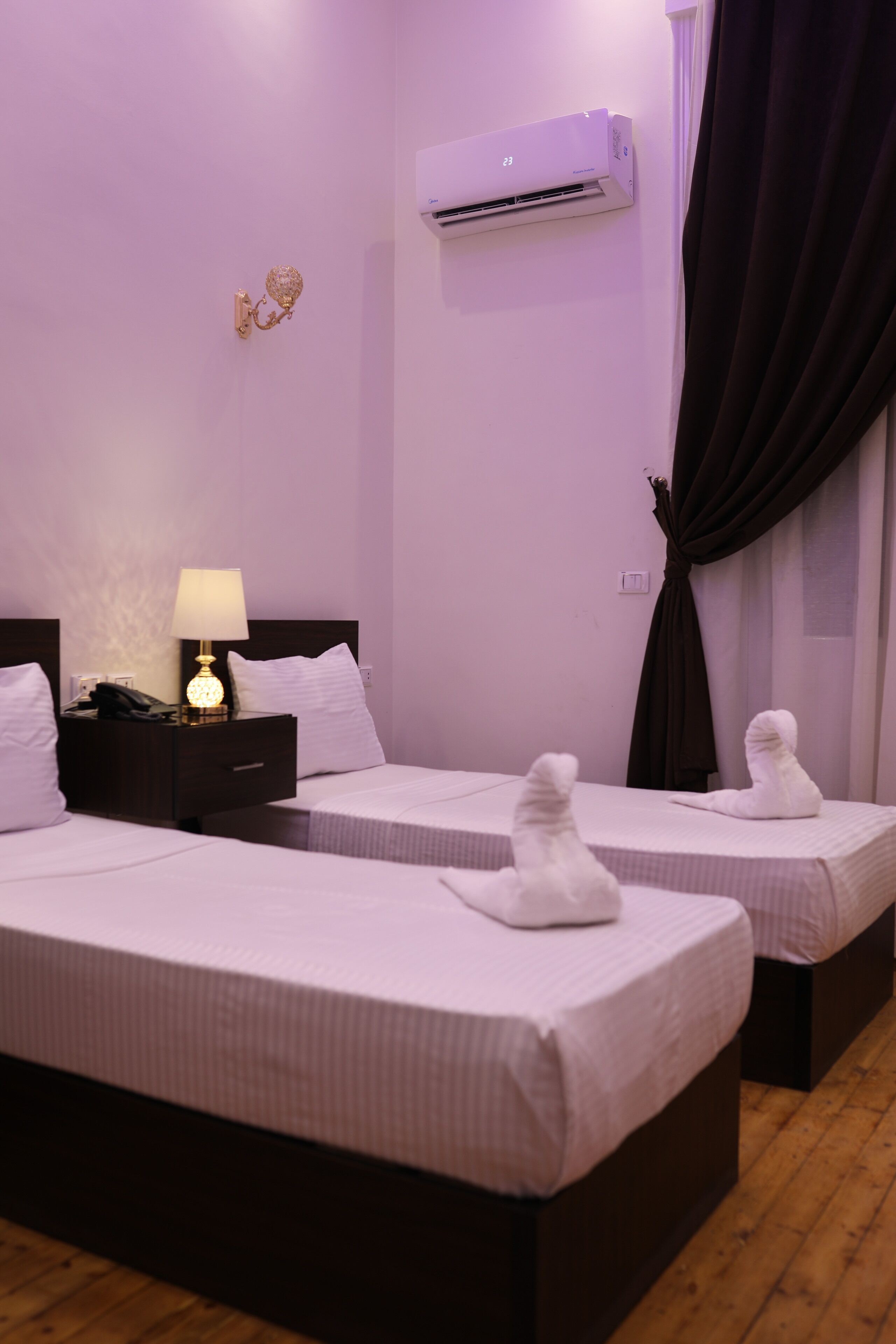 Minibar, cortinas blackout, wifi gratis y ropa de cama 