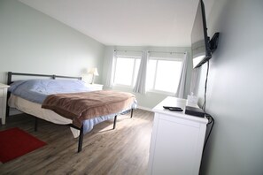3 bedrooms, free WiFi - Fun in the sun at this Cherry Grove Condo! Vacant weeks are discounted! (North Myrtle Beach)