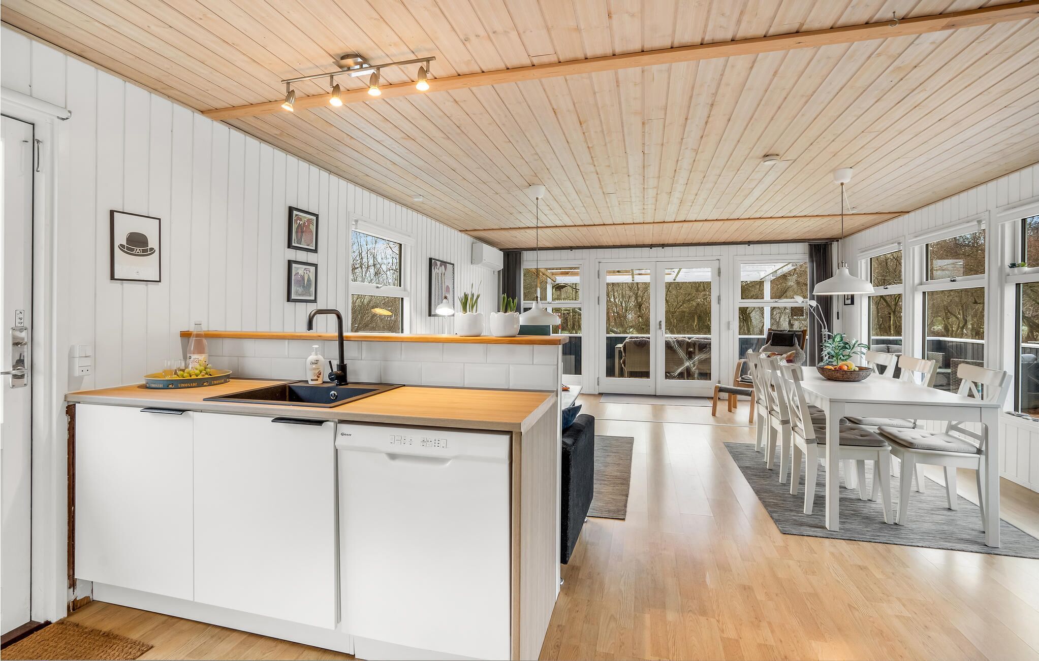 Fridge, stovetop, dishwasher, coffee/tea maker