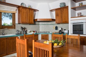 Refrigerador, microondas, horno y lavavajillas