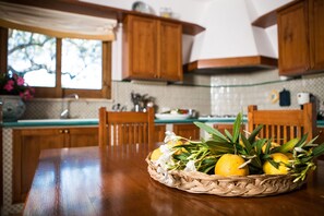 Refrigerador, microondas, horno y lavavajillas