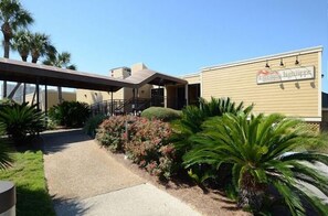 Exterior - Exquisite condo-beach access w/ free beach service, golf and much more (Destin)