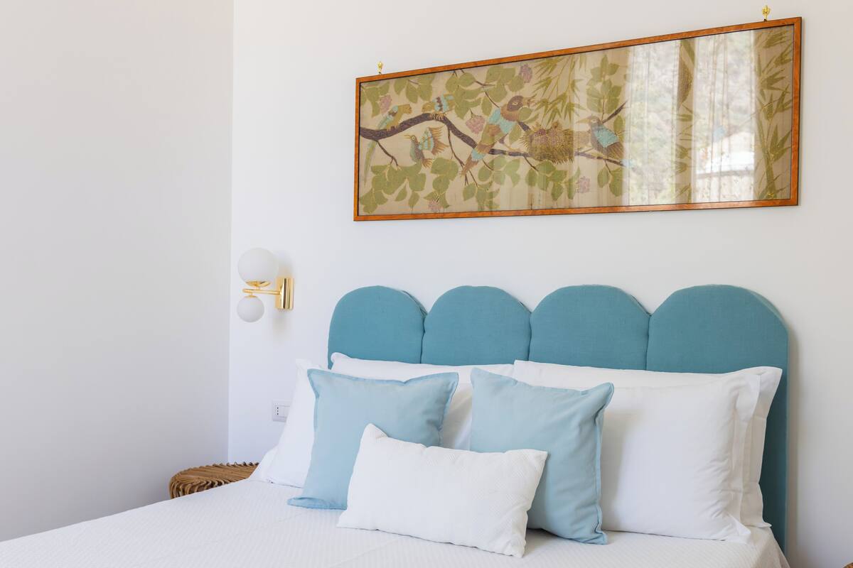 Una scrivania, postazione laptop, Wi-Fi gratuito