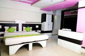 Deluxe Double Room | Egyptian cotton sheets, premium bedding, down duvets, memory-foam beds - HOTEL SACHIN REGENCY NASHIK (Nashik)