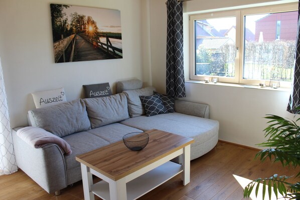 Smart-TV, Bücher, Stereoanlage