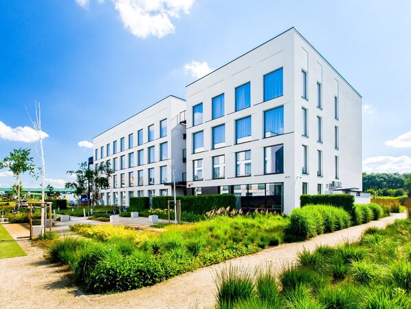 Front of property - Super Apart Wilanów (Warsaw)