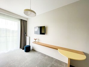 Comfort Studio Suite | In-room safe, blackout drapes, iron/ironing board, free WiFi - Super Apart Wilanów (Warsaw)