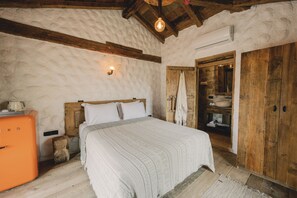 Ropa de cama de alta calidad, minibar y decoración personalizada