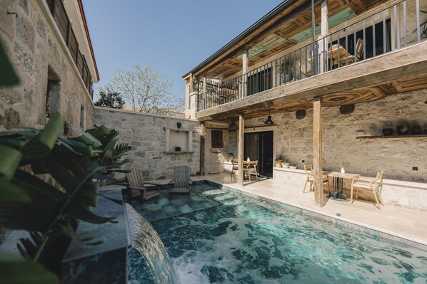 Outdoor pool, sun loungers - Suare Alaçatı (Cesme)