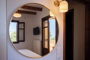 3 bedrooms, in-room safe, desk, iron/ironing board