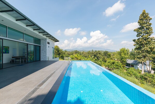 Outdoor pool - Swimming pool along the terrace, panoramic view surrounded by nature  (หางดง)